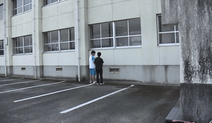 校庭の片隅で練習するセントラルドグマの2人