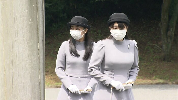 「二十年式年祭の儀」に臨まれる眞子さまと佳子さま