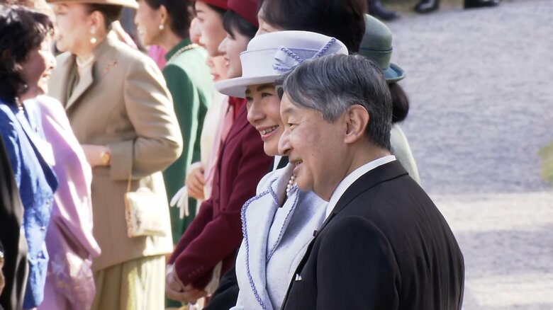 秋の園遊会 天皇皇后両陛下、愛子さまが武豊さん夫妻ら参加者とご歓談 愛子さまがレースについて熱心にお尋ねになる場面も|FNNプライムオンライン