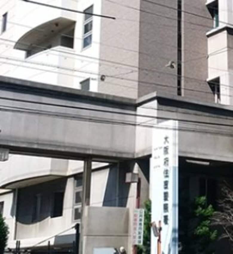 【速報】「追いかけられていた」との目撃情報も…自称25歳男性が頭から血を流し倒れる　近隣住民が「複数人が集まってケンカ」と110番通報　警察は殺人未遂事件として捜査　大阪・住吉区｜FNNプライムオンライン