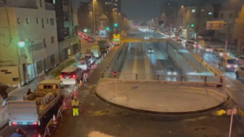 大雪警報が帰宅の足を直撃…立川駅では“行き場”探す男性の姿も　高速道路「予防的通行止め」で渋滞発生｜FNNプライムオンライン