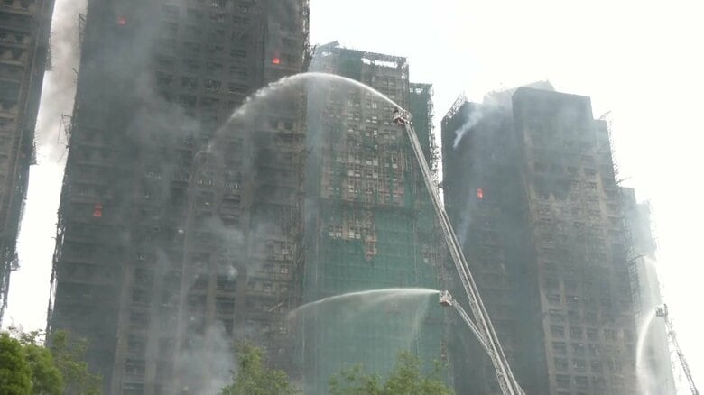 香港の高層住宅火災で工事業者3人を逮捕…改修工事で被害拡大か　44人死亡、279人と連絡取れず｜FNNプライムオンライン