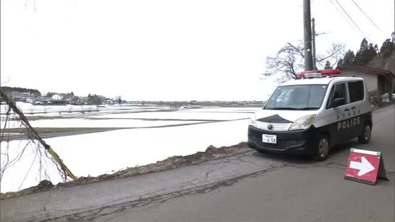横転して焼けた車の中から1人の遺体見つかる　走行中に道路脇の田んぼに転落か　秋田・三種町｜FNNプライムオンライン