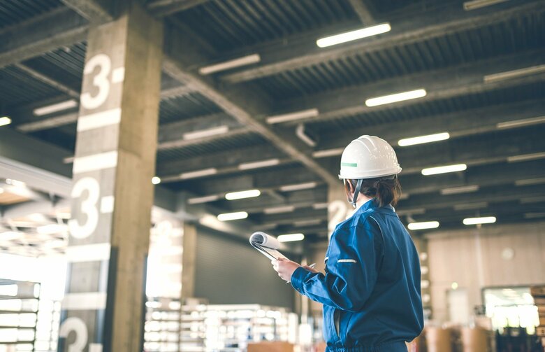 75%以上の人が仕事に「大変さや忙しさ」を感じている!岩谷マテリアル株式会社が「製造工場や物流倉庫で働く人の仕事の悩み」に関する調査を実施!