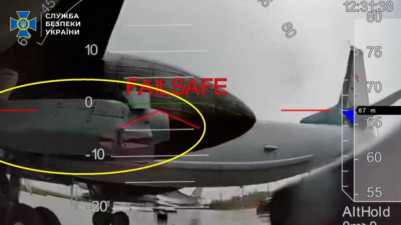 ウクライナのドローンのカメラで撮影された爆撃機主翼下のKh-101巡航ミサイル(6月1日・蜘蛛の巣作戦にて)