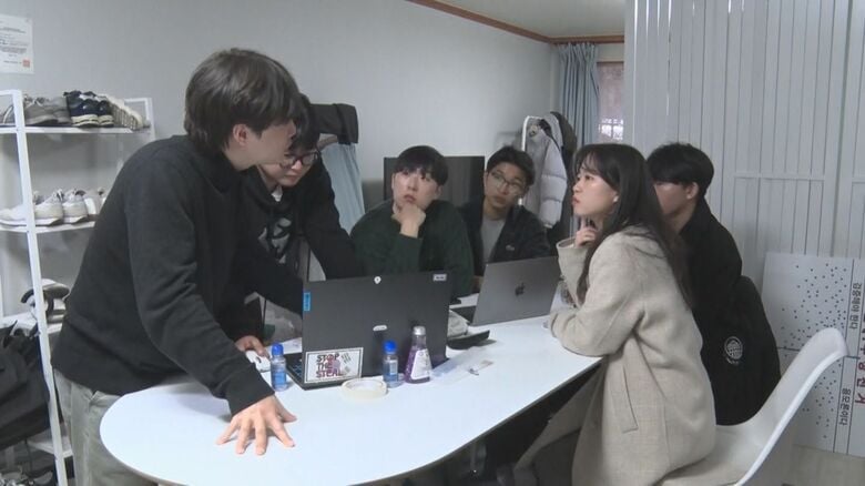 弾劾反対派の学生たち