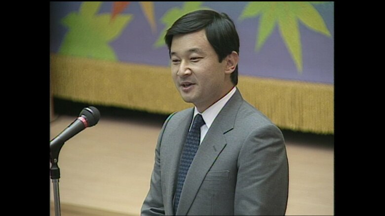 入所者の前でお言葉を粘られる皇太子さま