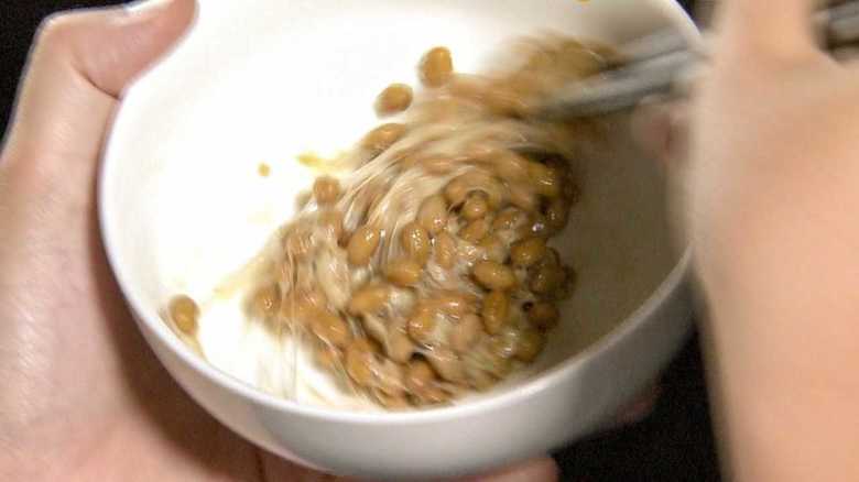 納豆を“究極”の味にするには何回混ぜる?魯山人も勧めるコクを1割アップする方法