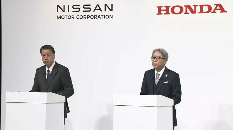 淡々と説明するにとどまった日産・内田社長（左）とホンダ・三部社長（右）　2024年12月23日の会見