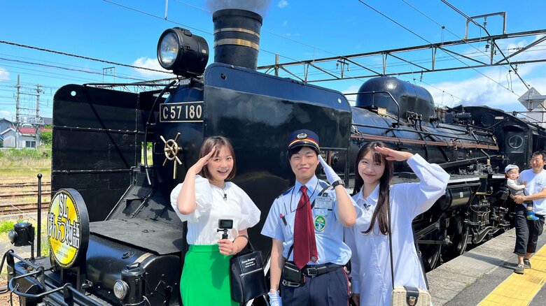 左:NST長谷川珠子アナウンサー（福島・会津若松市出身）　右:新潟出身モデル 桜川千穂さん