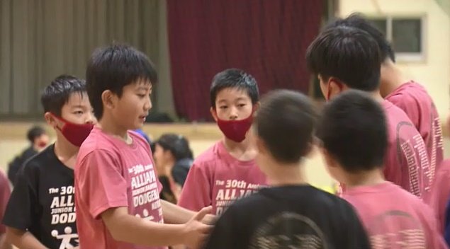 練習中に子供たちで話し合う姿も