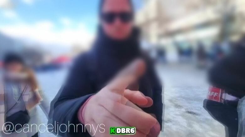 別の外国人がとがめた