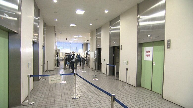 大手町合同庁舎のエレベーター。6基のうち、稼働しているのは2基