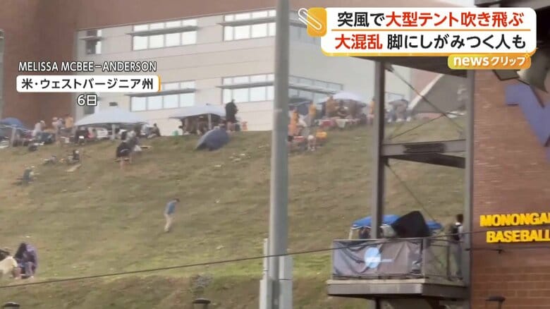 大型のテントが吹き飛ばされる瞬間①