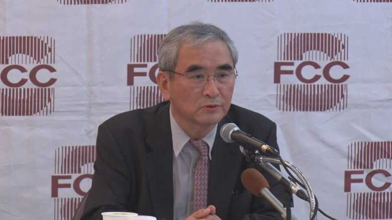 ソウル外信記者クラブで会見するイ・ヨンフン元教授