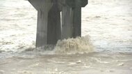 茶色く濁り流れも速い岐阜・飛騨川に「レベル4氾濫危険警報」　下呂市5043世帯に避難指示　東海で線状降水帯発生のおそれ　