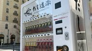 料理の「だし」が並ぶ自販機を知ってる？駐車場で見かけがちな理由を設置元に聞いた