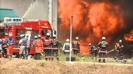 強風で激しく立ち上る炎…住宅など4棟に燃える火事「機械から出火」通報から約5時間半後に消火　山形・飯豊町