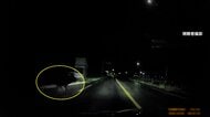 【動画はこちら】走行中の車に“クマ”突進の瞬間　サイドミラーは折れ、車体大きくへこむ　北海道・歌志内市