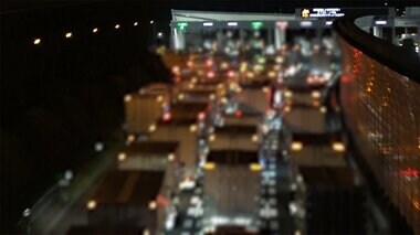 深夜0時にナゾの“大渋滞” 高速道路でトラックが“迷惑駐車”