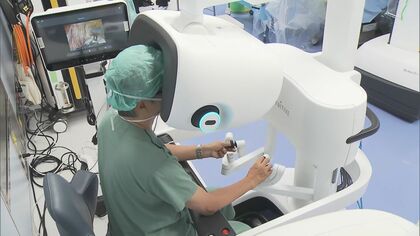 「内臓や血管にかかる圧力よりリアルに」国内初・最新型手術ロボット「ダビンチ5」で大腸がん手術　大阪の病院「出血ほとんどゼロ　優しく手術」