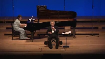 95歳の声楽家がのびやかな独唱　教え子たちとのコンサートで美しい歌声