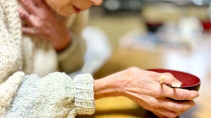 餅による高齢者の窒息事故に注意!予防方法と生死を分ける「窒息の発見」「119番通報と異物除去」の正しい手順