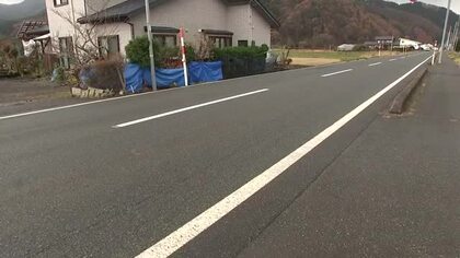 救急車を誘導しようとした男性が乗用車にはねられ重傷　衝撃で数ｍ飛ばされ反対側車線の救急車にぶつかる　岩手県盛岡市