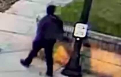 「銃撃事件起きたと連絡が」名門大学で男が発砲　2人死亡、9人けが　授業中の教室に拳銃持って侵入…犯人は逃亡中　アメリカ