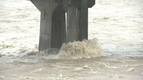 茶色く濁り流れも速い岐阜・飛騨川に「レベル4氾濫危険警報」　下呂市5043世帯に避難指示　東海で線状降水帯発生のおそれ　