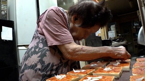 エクレア60円！86歳名物おばあちゃんが徹夜で作るパン900個　朝5時から開店も昼に完売　安さ＆人気の秘密は　福岡市