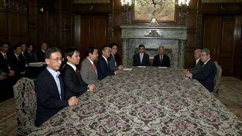 森衆院議長が与野党幹事長らと協議　皇室典範改正に最優先で取り組むよう要請　議員定数削減法案なども「互譲の精神で協議して」　野党は反発