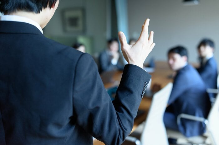 会議でのプレゼンや発言が増えることは望んだ環境ではなかった(画像:イメージ)