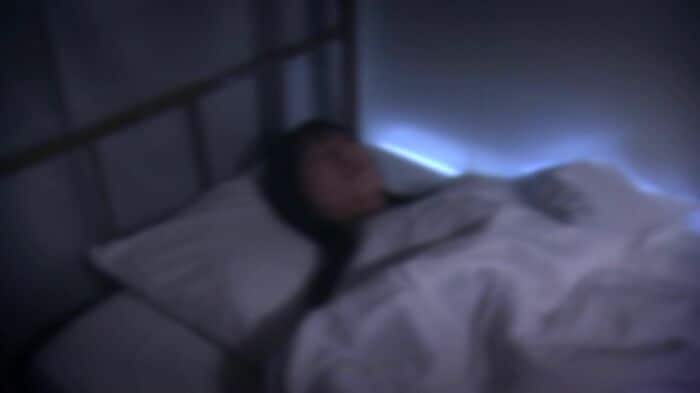 高熱で寝込む人