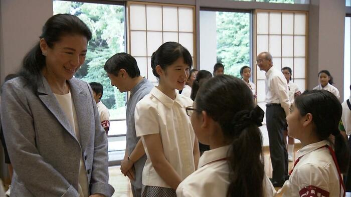 平成28(2016)年8月 「豆記者」と懇談されるご一家