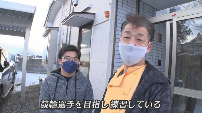 大内さんの長男・渡瑠さん(左)