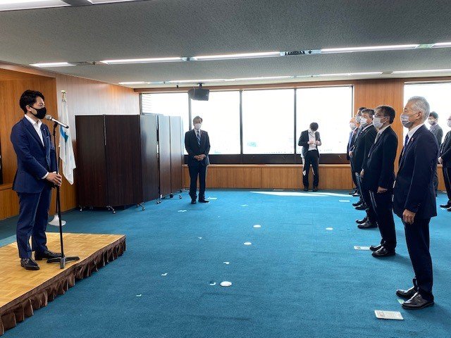 環境省、原子力規制庁の幹部に別れの挨拶をする