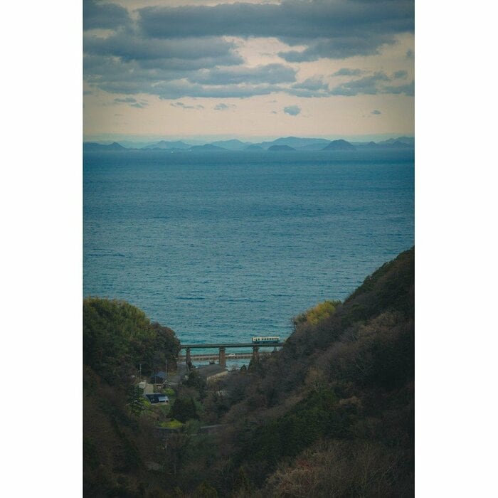 予讃線と本村川橋梁(愛媛県)