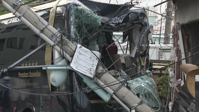 「事故のことはよく覚えていない」運転手に持病の疑い　電柱に衝突の観光バス運営会社を家宅捜索　東京・江戸川区｜FNNプライムオンライン