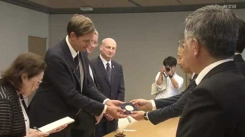 「ノーベル平和賞メダル」レプリカを長崎市長へ　ノーベル委員会が「被爆者は世界に共有すべき約束をした」｜FNNプライムオンライン
