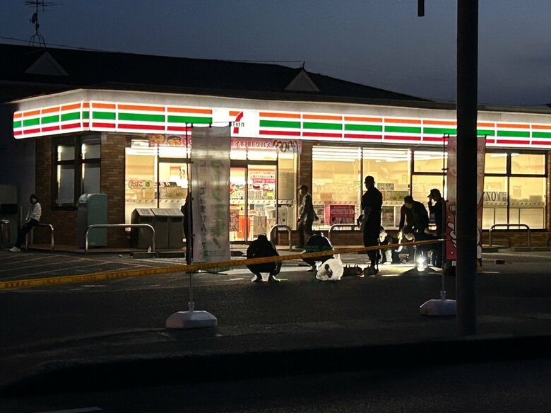 【速報】コンビニの駐車場で強盗事件　３人組の男が男性殴りバッグ奪い逃走　広島県福山市｜FNNプライムオンライン