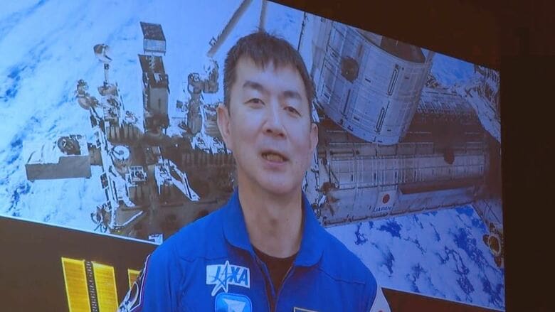 子どもたちの憧れの存在　油井亀美也さん再び宇宙へ　児童「2回目のミッションも頑張ってください」　地元・川上村で激励壮行会｜FNNプライムオンライン