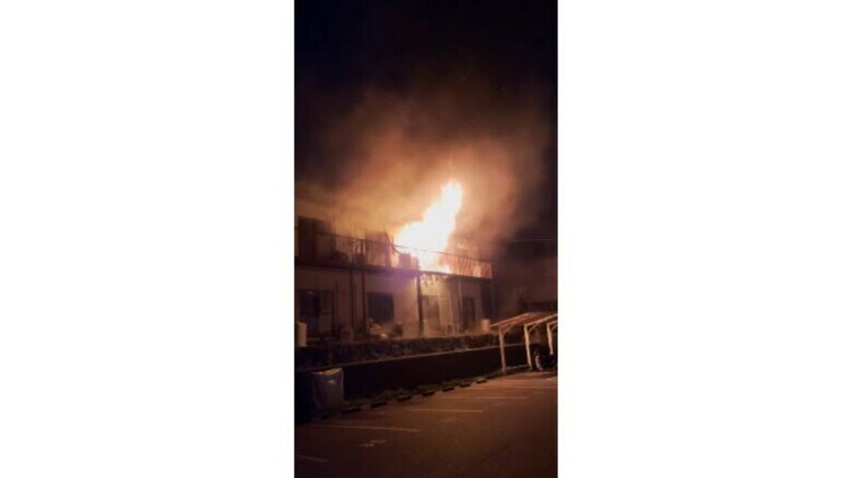 広島市安芸区でアパート火災「２階が燃えている」｜FNNプライムオンライン