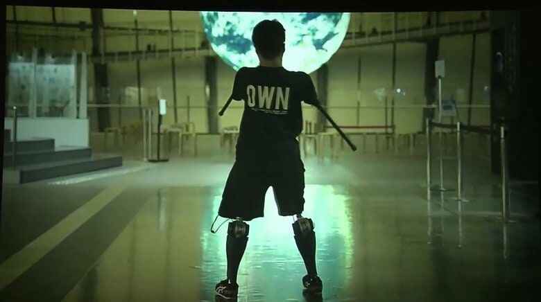 「胸がいっぱいです」乙武洋匡さん66メートル歩行　ロボット義足が変える未来と今後の課題｜FNNプライムオンライン
