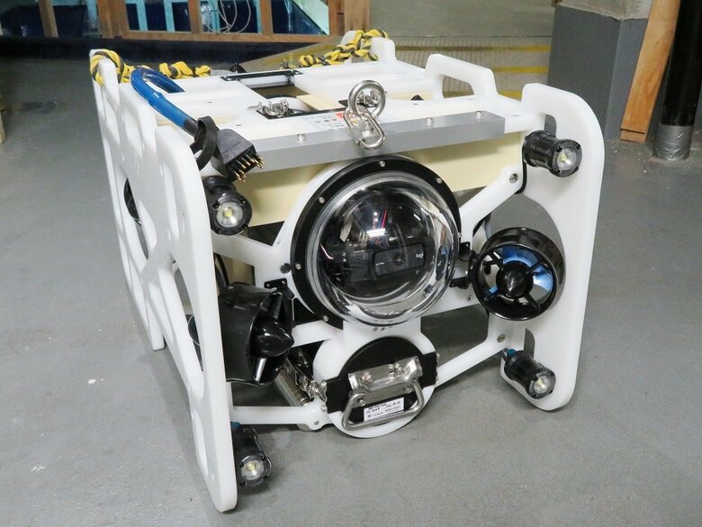 トリノアシを採集した水中ドローン（提供：サンシャイン水族館）