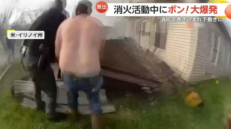 住宅火災中に爆発が発生し、屋根の下敷きになった消防士を助けるまでの一部始終⑧