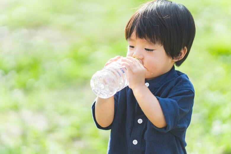子どもは子どものペースで水分補給を（画像：イメージ）
