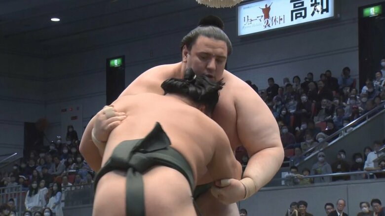 体重差72キロの碧山にも負けない、力強い一面も