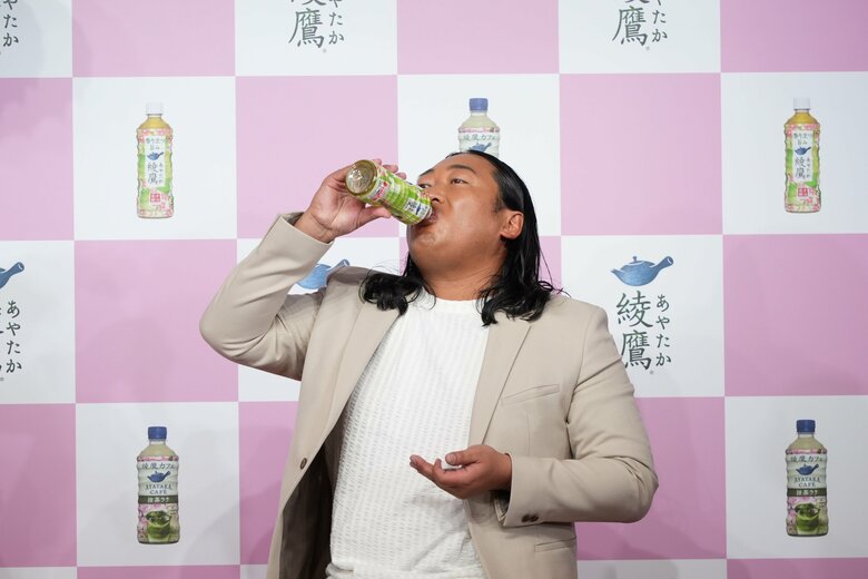 日本コカ・コーラ「綾鷹 桜デザインボトル」発売記念PRイベント