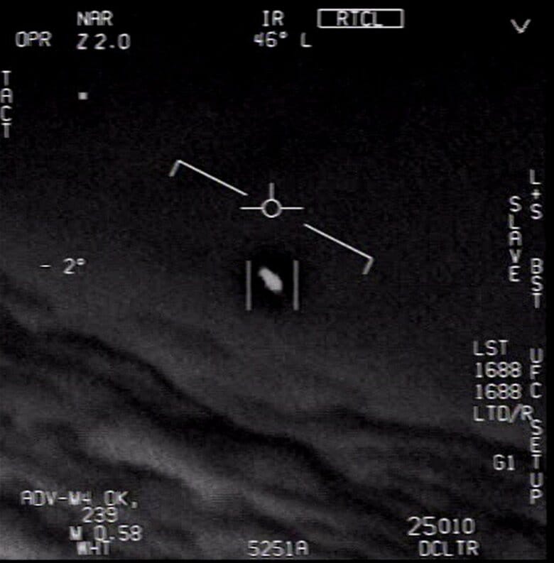 国防総省が公開したUFO動画より（2015年・サンディエゴ沖）